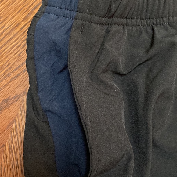 NWT Rain Forest is a water resistant shorts. They are a thin durable fabric. - Picture 4 of 8